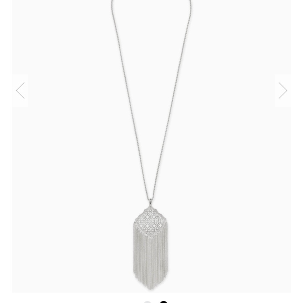Kendra Scott necklace